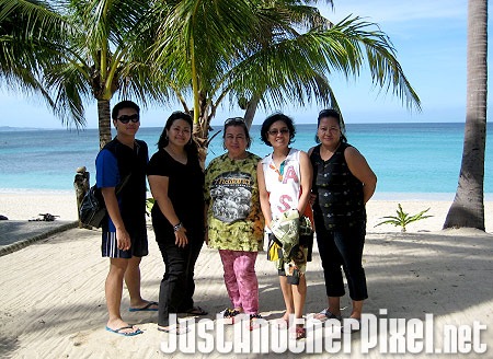 My Amazing Race team at Saud Beach in Pagudpud - JustAnotherPixel.net